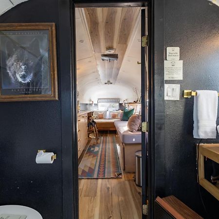 Silver Bullet Airstream, El Mistico Glamping Ranch Nogal المظهر الخارجي الصورة