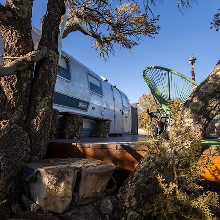 Silver Bullet Airstream, El Mistico Glamping Ranch Nogal المظهر الخارجي الصورة