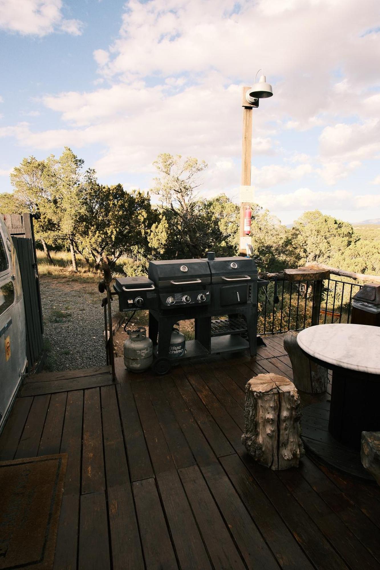 Silver Bullet Airstream, El Mistico Glamping Ranch Nogal المظهر الخارجي الصورة