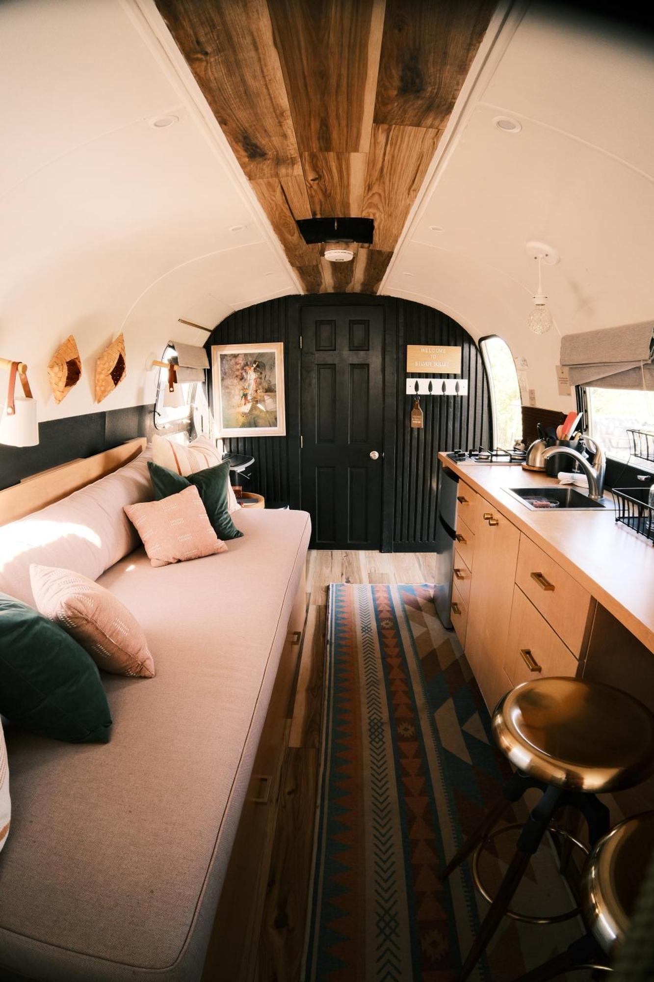 Silver Bullet Airstream, El Mistico Glamping Ranch Nogal المظهر الخارجي الصورة