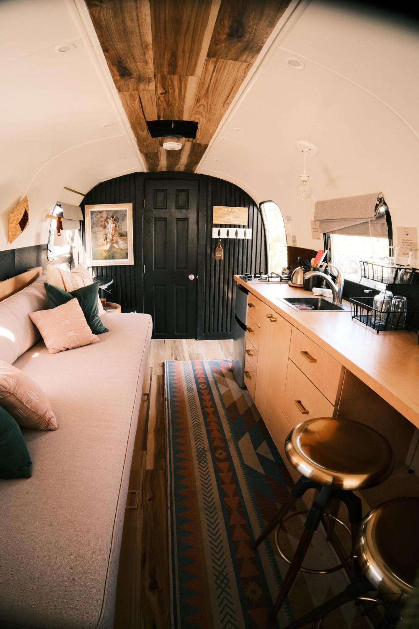 Silver Bullet Airstream, El Mistico Glamping Ranch Nogal المظهر الخارجي الصورة