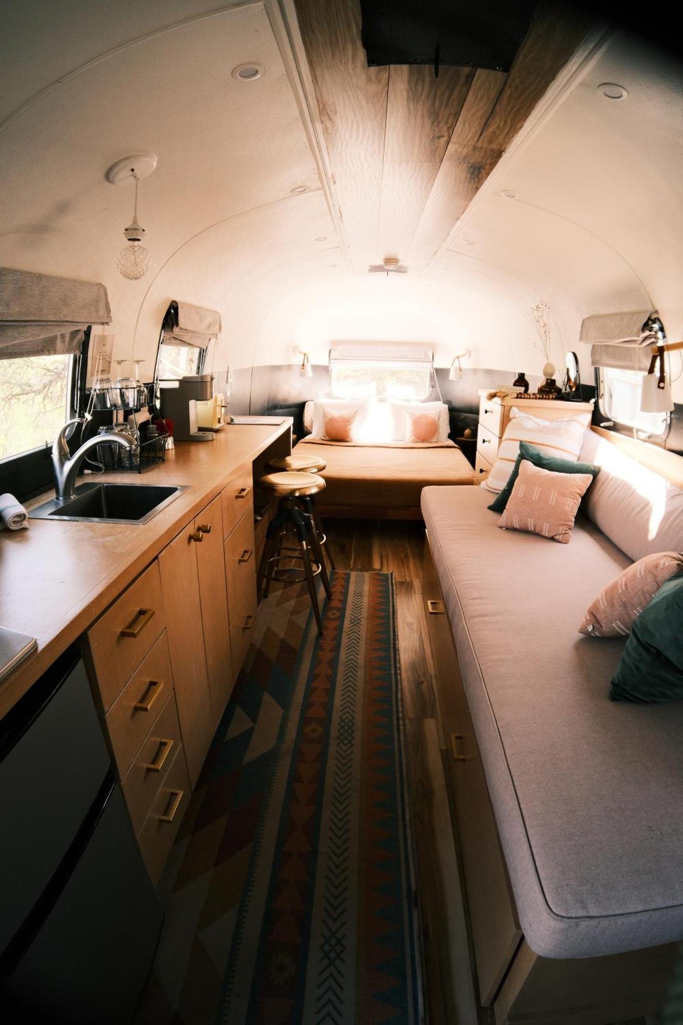 Silver Bullet Airstream, El Mistico Glamping Ranch Nogal المظهر الخارجي الصورة