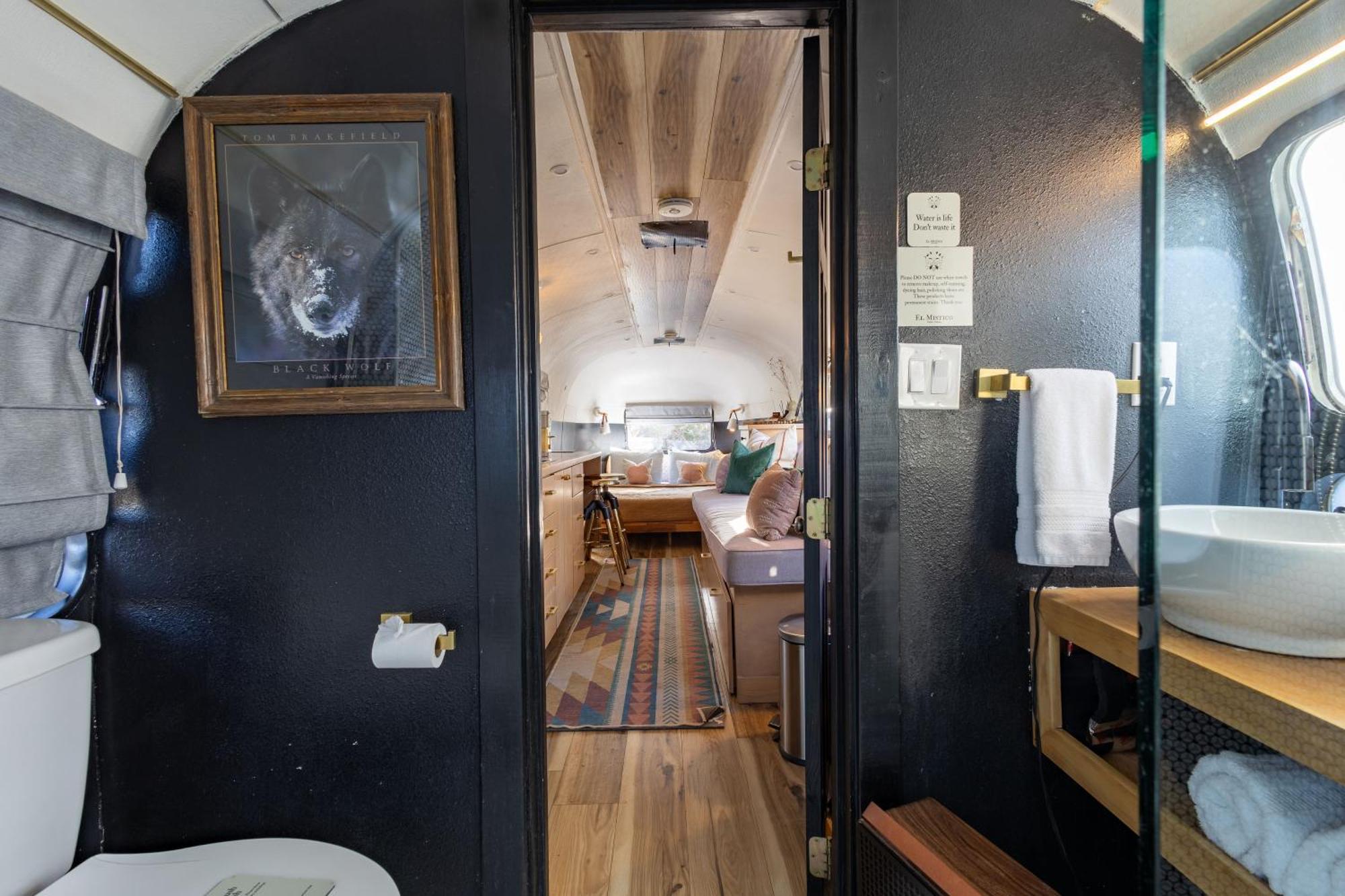 Silver Bullet Airstream, El Mistico Glamping Ranch Nogal المظهر الخارجي الصورة