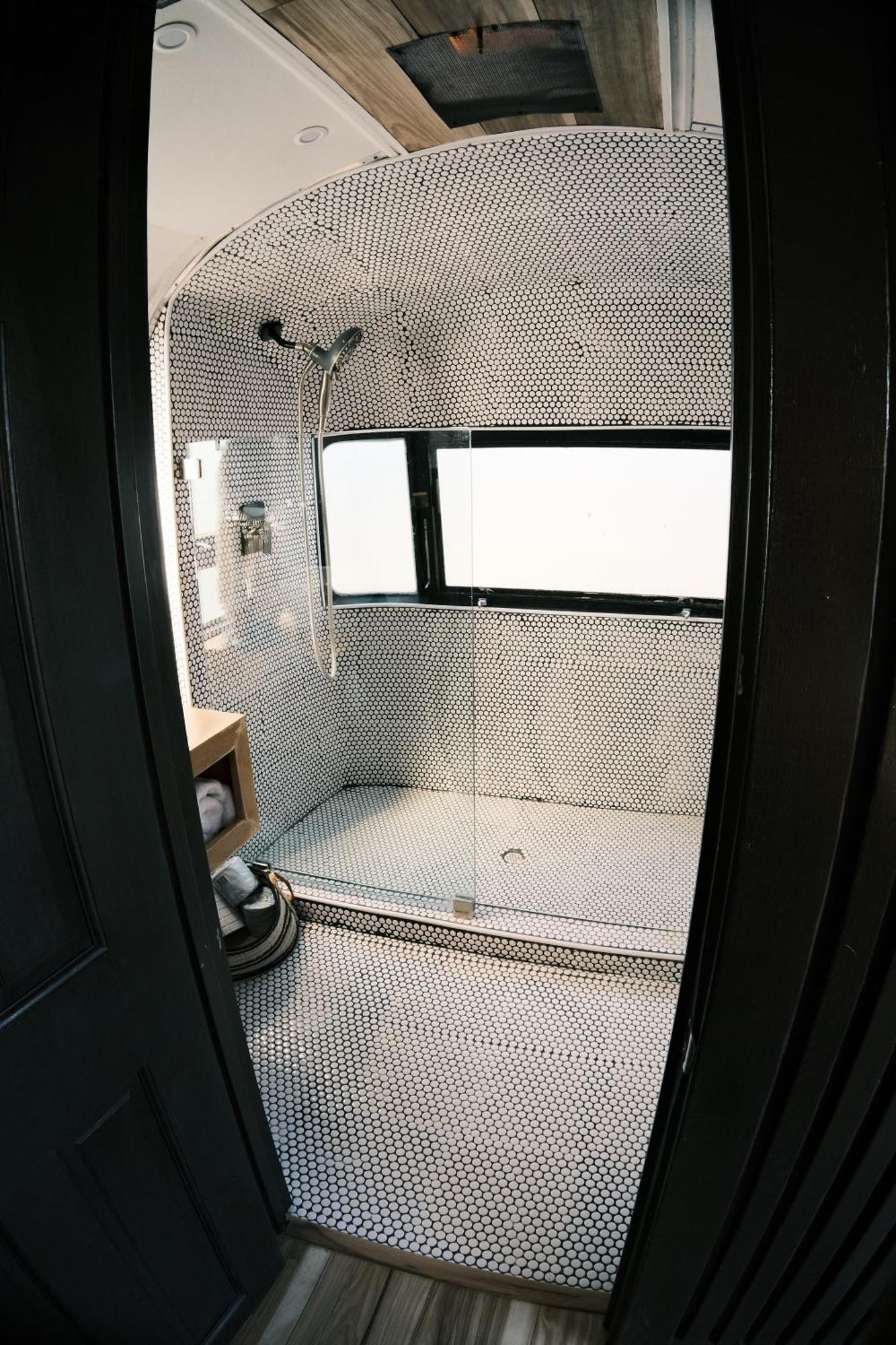 Silver Bullet Airstream, El Mistico Glamping Ranch Nogal المظهر الخارجي الصورة