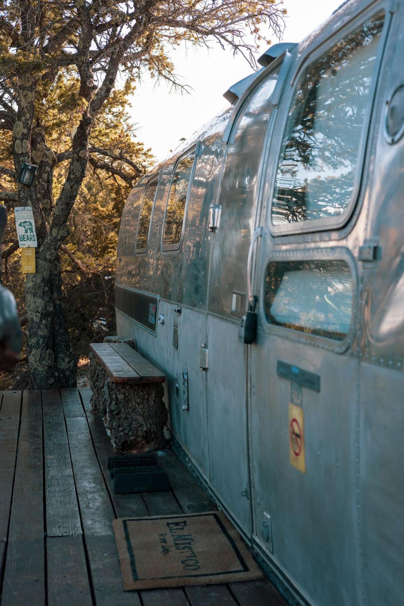 Silver Bullet Airstream, El Mistico Glamping Ranch Nogal المظهر الخارجي الصورة